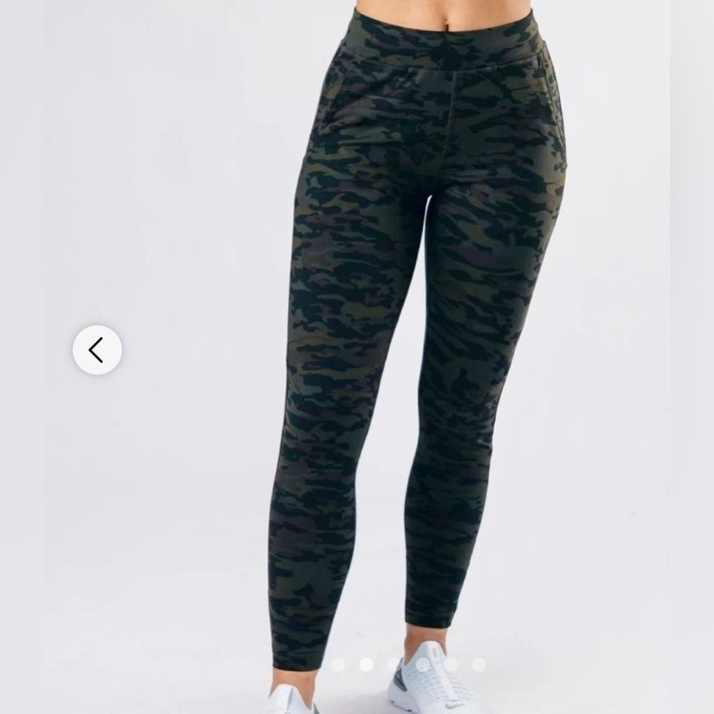 Alphalete - Camo Pro Elite Joggers